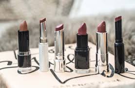 Lipliner sind entweder in der zum lippenstift passenden farbe oder in neutralem transparent erhältlich. Nude Lippenstifte Nummer Funfzehn
