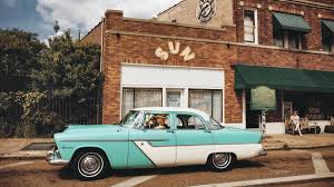 Hotels, restaurants, and other spots around memphis offer up elvis as entertainment and the best way to find out where and when is to go straight to the source. Best Date Ideas In Memphis Fun Romantic Things To Do For Couples Tune2love