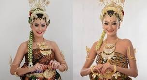 Pasalnya pakaian adat ini dibedakan menjadi 3 jenis sesuai dengan tingkatan sosial. Pakaian Adat Jawa Barat Gambar Keunikan Dan Penjelasannya Secara Lengkap Budaya Nusantara