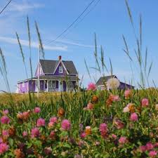 17 Photos Des Iles De La Madeleine Qui Te Donneront L Gout De Faire Tes Valises Asap House Colors Places Travel Goals