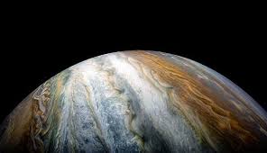 Jupiter is the fifth planet from our sun and the largest planet in the solar system. Jupiter Verbluffend Anders Uberraschend Tiefreichende Sturme Und Feste Flussigkeiten Im Inneren Des Gasriesen Scinexx De
