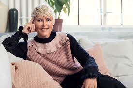 Her kan du blive klogere på alt, hvad overgangsalderen indebærer, og så får du gode råd til, hvordan du kommer igennem den. 10 Ting Du Bor Vide Om Overgangsalderen Pa Bloggen Med Line