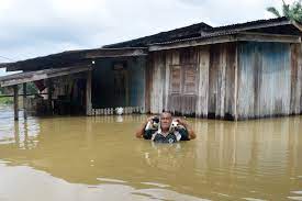 Heavy rains caused flooding in keningau county, the malaysian state of sabah on the island of kalimantan. Floods More Relief Centres Opened As Number Of Evacuees Rise In Kelantan Terengganu Malaysia Malay Mail