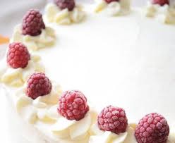 Layer Cake Aux Framboises Gateau A Etages Aux Delices Du Palais