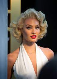 Candice Swanepoel Marilyn Monroe Hair Curls Curly Blonde 1950s White Halter Top Tan Makeup Make Up Vin Vintage Hairstyles Marilyn Monroe Hair Short Hair Styles