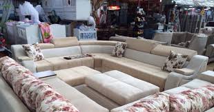 Koltuk takımı seçerken ilk olarak renk ve tasarımın salonun dekorasyonuna uygunluğu dikkate alınır. Fotograf Galerisi Eskidji Bazaar