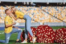 Jun 05, 2021 · зінченко й щеглова одружилися в серпні минулого року. Zinchenko Na Svoyemu Vesilli Dovelosya Vibachatisya Pered Gvardioloyu Za Slova Druzhini Portal Novin Lb Ua