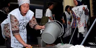 Contoh surat undangan buat gubernur / surat undang. Di Medan Seorang Prt Disiksa Majikan Hingga Tewas Wih Kejaaam Herukun