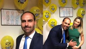 Share facebook share twitter share whatsapp+ open share. Eduardo Bolsonaro Comemora Aniversario Com Bexigas De Minions E Caricatura Com Trump Nsc Total