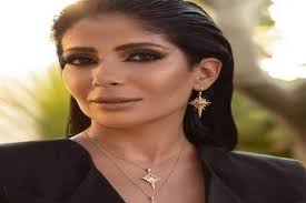 منى زكي تحظى بجائزة فاتن حمامة للتميز cross necklace earrings necklace