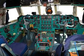It has a wingspan of 50.5 meters, a wing area of 300 square meters, and a wheelbase of 14 meters. Ilyushin Il 76 Cockpit Francesco Tosato Flickr