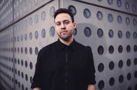 Mnoho z nich je drženo hlavami rodin , které byly získány prostřednictvím strategických manželství mezi pozemkovými rodinami. Lone Romantic The Dance World According To Maceo Plex Billboard