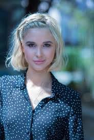 Isabelle Smart's Instagram, Twitter & Facebook