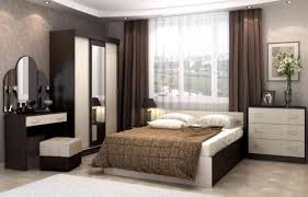 تصميم غرفة النوم الخفيفة مع الأثاث الداكن التباين في الداخل