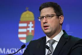 Gulyás magyarázkodott, Orbán repked