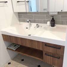 lala さんはinstagramを利用しています 今日は ちょっとしたドアの不具合を直しに来てもらいました ソフトクローズが上手くいかなかったところがスムーズに閉まるようになってプチストレス解消 引っ越しの時に外したドアがずっとだったので 長かっ