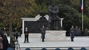 Монумент установили в гатчинском дворце. Putin Priehal V Anneksirovannyj Krym I Otkryl Pamyatnik Aleksandru Iii Ukrainskaya Pravda