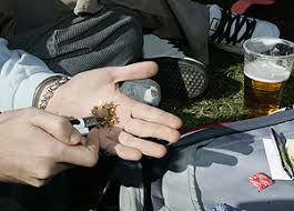 El parte policial indica que charpentier sufría un brote psicótico como consecuencia del consumo de estupefacientes. El Cannabis Aumenta Un 40 El Riesgo De Sufrir Un Brote Psicotico Elmundo Es Salud