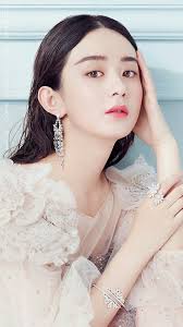 Triệu Lệ Dĩnh 35 tuổi vẫn đóng vai thiếu nữ 16 tuổi nhờ một bí kíp làm đẹp  đến từ quả dưa chuột