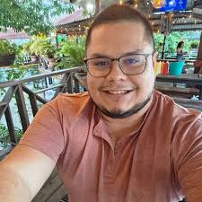 Así fue el primer gol de Luis Suazo con la Sub-19 del Braga de Portugal. La  agarra desde el mediocampo y la define toda él a pura velocidad. Golazo del  hijo del