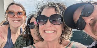 Mandy Erwin's Instagram, Twitter & Facebook