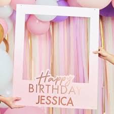 Eso se puede hacer dibujando sobre ellos con un rotulador, pegándoles trozos de papel de. Decoracion Para Photocall Cumpleanos Ideas Originales Envio En 24h Fiestafacil Com Fiestafacil Com Articulos De Decoracion Para Fiestas
