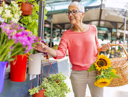 So many designers and homeowners love floral patterns, although it is a little difficult to implement. Determining Consumer Preferences For Floral Designs Elements Perishable News