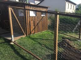 Eine mammut aufgabe… einfacher ist es mit einem hühnerstall bausatz! Huhnerstall Selber Bauen Huhnerhaus Mit Freigehege Auslauf