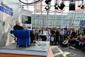 Wer hier sitzt hat es geschafft. Gesprache Auf Dem Blauen Sofa Archiv