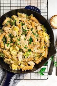 It was easy to throw together, and we both loved the creamy garlic taste. Chicken Broccoli Ziti 30 Minutes One Pan Well Plated By Erin