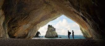 Not only is it a beautiful walk, but the end result of cathedral cove is even more amazing! Sehenswurdigkeiten Aktivitaten In New Zealand Cathedral Cove In Neueeland