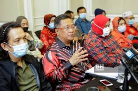 Setiausaha agung umno annuar musa mengesahkan terdapat anggota parlimen parti itu dari sabah yang ingin dan kita umno terpaksa berterus terang kalau bercakap soal wang kita tidak ada wang. Umno Sabah Bantah Bung Moktar Ketuai Prn Sabah