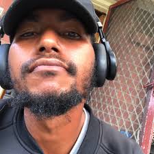 I'm about to move to Reunion island and wondering if there's anyone from  this group there? Would love to meet, go have a drink, as I know no one  other than my