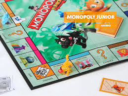 Colocar el tablero sobre una mesa. Monopoly Junior Tang De Naranja