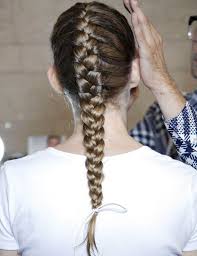 Por último si prefieres las trenzas de espiga este peinado es ideal. 75 Peinados Con Trenzas Para Ninas Faciles Paso A Paso Con Imagenes