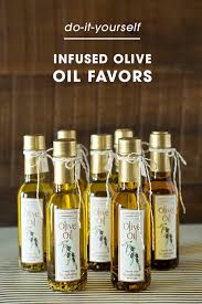 Learn How Easy It Is To Infuse Your Own Olive Oil As Gifts In 2020 Flavored Olive Oil Olive Oil Wedding Favors Infused Olive Oil