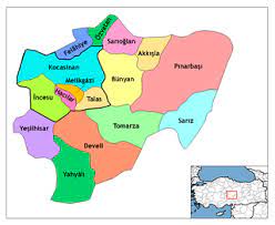 The population is 1,255,349 of which around 1,000,000 live in the city of kayseri. Ù…Ø­Ø§ÙØ¸Ø© Ù‚ÙŠØµØ±ÙŠ Ø§Ù„Ù…Ø¹Ø±ÙØ©