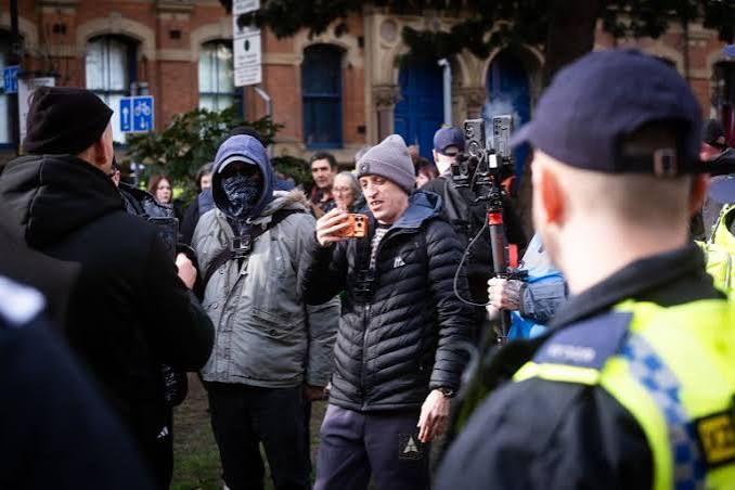 Far-right anti-Islam march sparks counterprotests in Manchester | Racism News | Al Jazeera