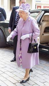 Queen Elizabeth Ii S Most Classic Looks Of All Time Queen Elizabeth Queen Hat Queen Elizabeth Ii