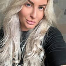 Some of us are more adventurous than others.” Stood in a 45 minute line  (including prep time) at The Yard Milkshake Bar for a delicious vanilla  shake. Ashley got the yummy “donut