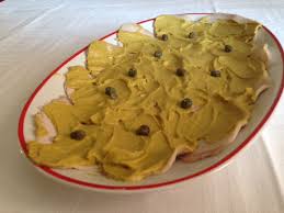 La salsa, invece, è degna di nota. Arrosto Freddo Con Salsa Ai Capperi Pelle Di Pollo