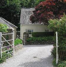 10 Garden Ideas To Steal From Ireland Gardenista Irish Garden Garden Ideas Ireland Hardscape