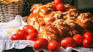La ricetta per preparare una pizza pasquale dolce buonissima, da servire a pasqua. Tsoureki Il Tradizionale Dolce Pasquale Greco Anek Lines Italia