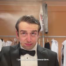 Aktor, który jest stewardem czy steward, który jest aktorem?✨, W najnowszym  odcinku cyklu „Poznaj Załogi LOT” przedstawiamy niezwykłą historię Daniela  Stanko