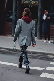 Street Style At The Paris Fashion Week Fall Winter 2018 19 Street Style Fashion Fashion Week