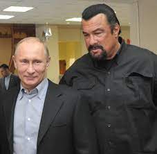 He was born on 10th april 1952 as steven frederick seagal, in lancing, michigan, of very mixed heritage including jewish, dutch, english, german and russian (siberian). Kreml Zeremonie Seagal Bedankt Sich Auf Russisch Fur Einburgerung Welt