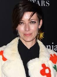 In 1996, she married jason connery, son of sean connery, with whom she performed in bullet to beijing (1995). Mia Sara