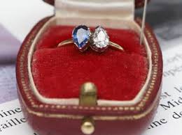 La Bague De Fiancailles De Josephine De Beauharnais Offerte Par Napoleon Vendue 900 000 Euros Bague Fiancaille Bague De Fiancailles Bague
