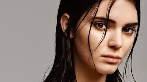 Kendall Jenner poserar topless i GQ