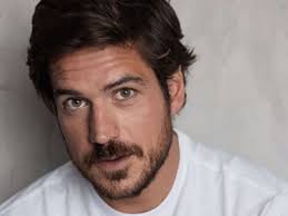 Ex-galã da Globo, Marco Pigossi se casa na Itália com noivo cineasta; veja